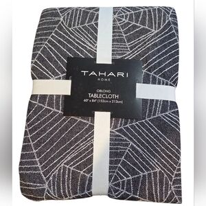 Tahari - NEW Spiderweb Black & White Oblong 60"x84" Tablecloth